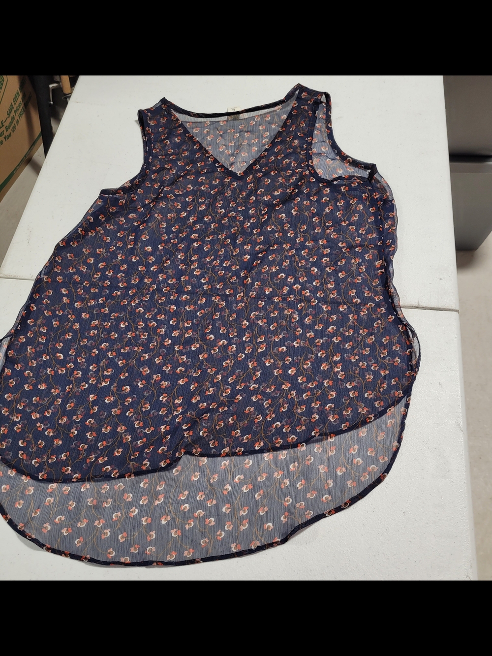 Old Navy Navy Floral V-Neck Sheer Tank - Picture 3 of 3